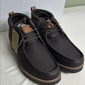 Men's Brown waterproof low cut boots.  NWt